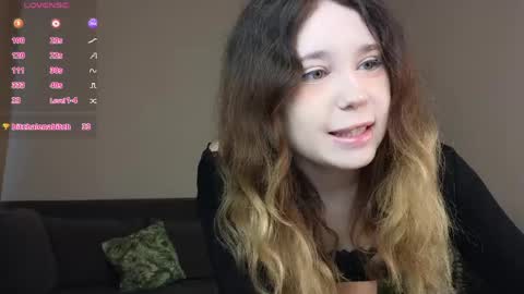 Snapshot of shiny_bell chatting on 04/27/26, 07:17 Bell 3 Next broadcast online show from 04/27/26, 07:17
