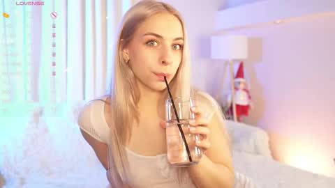 Julia online show from 12/01/25, 06:07