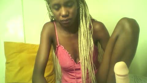 Snapshot of shipeta2 chatting on 05/17/26, 02:53 detiefmagdalina2026 online show from 05/17/26, 02:53
