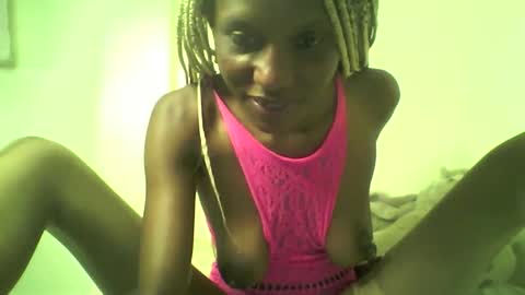Snapshot of shipeta2 chatting on 06/04/26, 02:39 detiefmagdalina2026 online show from 06/04/26, 02:39