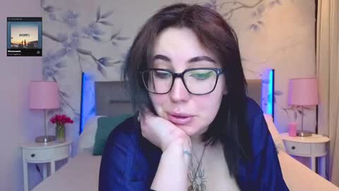 Snapshot of shiraazsh chatting on 04/21/26, 12:44 shiraazsh online show from 04/21/26, 12:44