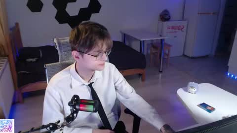 shiromy_ online show from 11/22/25, 07:13