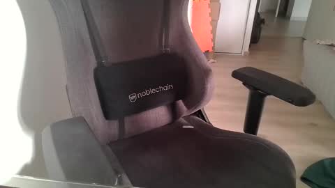 Snapshot of shkpnk69 chatting on 04/05/26, 03:53 shkpnk69 online show from 04/05/26, 03:53