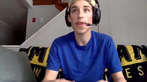 Snapshot of shortiesn40s chatting on 02/18/26, 06:15 shortiesn40s online show from 02/18/26, 06:15