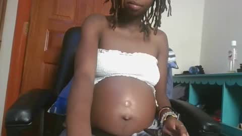 Snapshot of shortnswee254 chatting on 03/21/26, 10:24 shortnswee254 online show from 03/21/26, 10:24