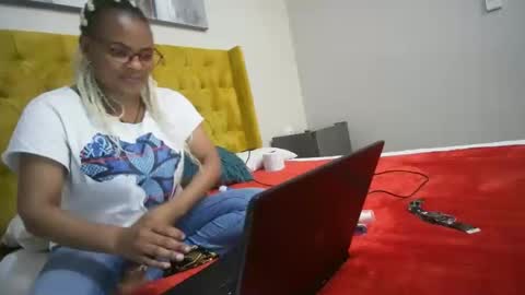 Snapshot of shotofmocha chatting on 09/19/25, 04:40 shotofmocha online show from 09/19/25, 04:40