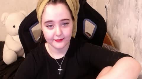 Snapshot of show_for_you chatting on 12/18/24, 05:00 show_for_you online show from 12/18/24, 05:00