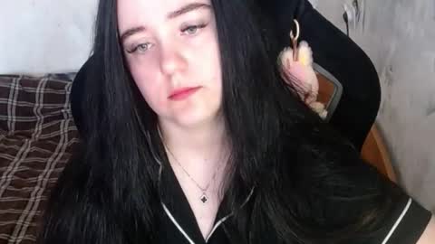 Snapshot of show_for_you chatting on 09/18/25, 11:45 show_for_you online show from 09/18/25, 11:45