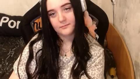 Snapshot of show_for_you chatting on 10/07/25, 12:35 show_for_you online show from 10/07/25, 12:35