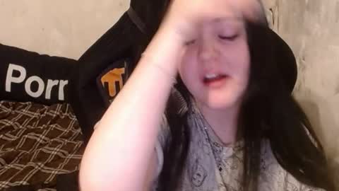 Snapshot of show_for_you chatting on 10/21/25, 10:49 show_for_you online show from 10/21/25, 10:49