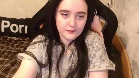 Snapshot of show_for_you chatting on 10/22/25, 01:00 show_for_you online show from 10/22/25, 01:00