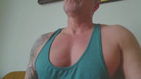 Snapshot of show_on_for_you chatting on 02/14/25, 08:52 show_on_for_you online show from 02/14/25, 08:52