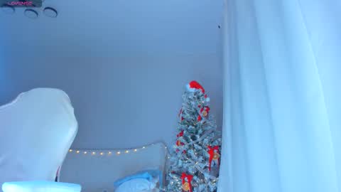 Snapshot of showmejenny chatting on 01/08/26, 02:47 jennywoody online show from 01/08/26, 02:47