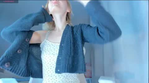 Snapshot of showmejenny chatting on 02/12/26, 04:51 jennywoody online show from 02/12/26, 04:51