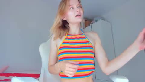 Snapshot of showmejenny chatting on 06/24/26, 03:05 jennywoody online show from 06/24/26, 03:05