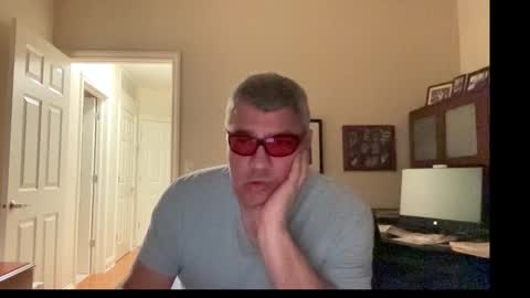 Snapshot of showmet chatting on 10/29/25, 03:53 Chicago Guy online show from 10/29/25, 03:53