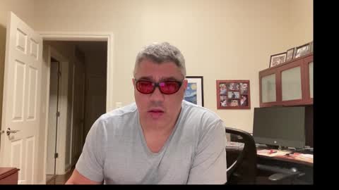 Snapshot of showmet chatting on 10/30/25, 03:30 Chicago Guy online show from 10/30/25, 03:30