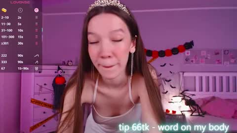 Neila online show from 10/31/25, 02:07