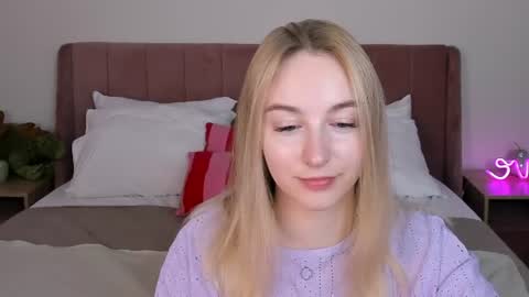 Snapshot of shy__polly chatting on 06/24/26, 12:31 Polly online show from 06/24/26, 12:31
