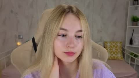 Snapshot of shy__polly chatting on 07/13/26, 12:02 Polly online show from 07/13/26, 12:02