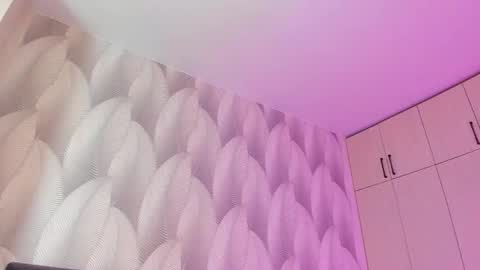 Snapshot of shy_bambiii chatting on 12/19/24, 05:51 Mika online show from 12/19/24, 05:51