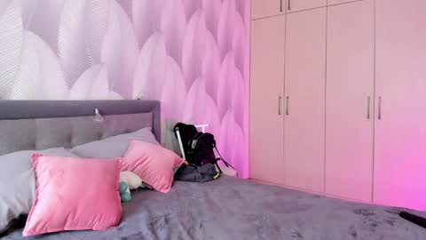 Snapshot of shy_bambiii chatting on 01/31/25, 09:48 Mika online show from 01/31/25, 09:48