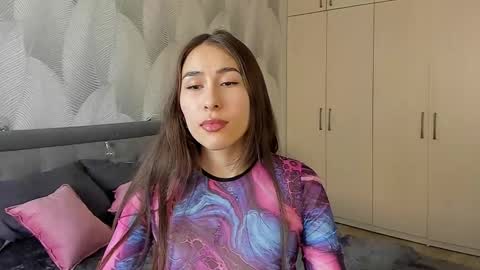 Snapshot of shy_bambiii chatting on 03/12/25, 08:19 Mika online show from 03/12/25, 08:19