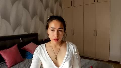 Snapshot of shy_bambiii chatting on 09/25/25, 02:48 Mika online show from 09/25/25, 02:48