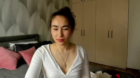 Snapshot of shy_bambiii chatting on 05/30/26, 05:15 Mika online show from 05/30/26, 05:15