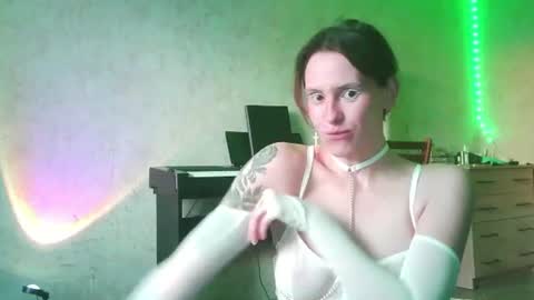 shy_miracle online show from 06/17/26, 05:47
