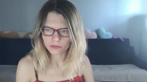Snapshot of shy_moony chatting on 10/20/25, 12:38 just Alex online show from 10/20/25, 12:38