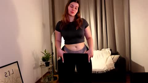 Snapshot of shy_nerd_babyy chatting on 01/20/25, 11:35 shy_nerd_babyy online show from 01/20/25, 11:35