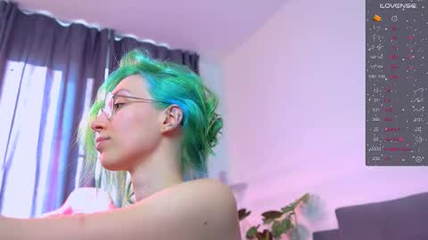Snapshot of shy_or_horny chatting on 09/30/25, 01:27  HI i am Marcy online show from 09/30/25, 01:27