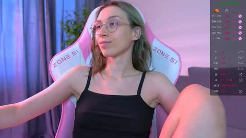 Snapshot of shy_or_horny chatting on 10/19/25, 08:37  HI i am Marcy online show from 10/19/25, 08:37