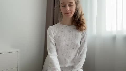 shy_schoolgirl_ online show from 05/09/26, 07:02