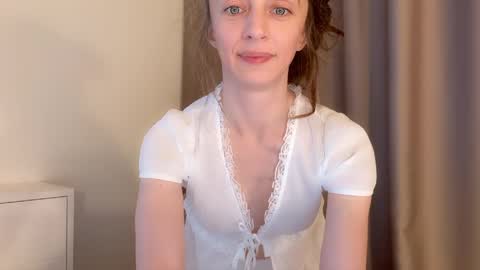 shy_schoolgirl_ online show from 05/18/26, 06:36