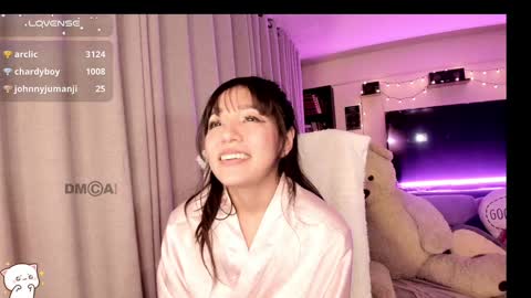 Snapshot of shyangie24 chatting on 01/08/25, 07:03 Angeline 3 independent come here when am horny... online show from 01/08/25, 07:03