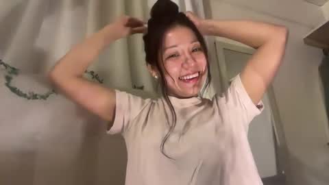 Snapshot of shyangie24 chatting on 01/23/25, 04:09 Angeline 3 independent come here when am horny... online show from 01/23/25, 04:09