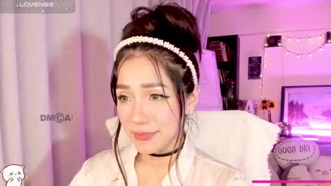 Snapshot of shyangie24 chatting on 03/08/25, 01:06 Angeline 3 independent come here when am horny... online show from 03/08/25, 01:06