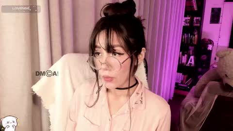 Snapshot of shyangie24 chatting on 09/21/25, 05:20 Angeline 3 independent come here when am horny... online show from 09/21/25, 05:20