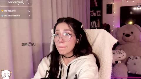 Snapshot of shyangie24 chatting on 10/29/25, 05:10 Angeline 3 independent come here when am horny... online show from 10/29/25, 05:10