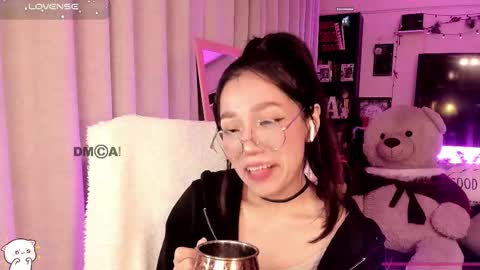 Snapshot of shyangie24 chatting on 11/20/25, 02:01 Angeline 3 independent come here when am horny... online show from 11/20/25, 02:01