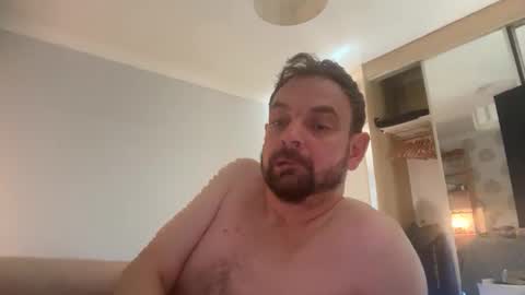 Snapshot of shyb35 chatting on 10/28/25, 10:52 shyb35 online show from 10/28/25, 10:52