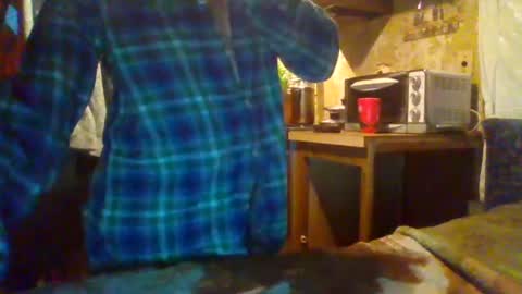 Snapshot of shyboyjohnnie chatting on 01/01/25, 03:45 shyboyjohnnie online show from 01/01/25, 03:45