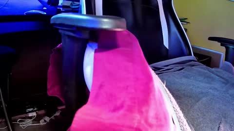 Snapshot of shybrown chatting on 11/23/25, 08:30 Klark Bent online show from 11/23/25, 08:30