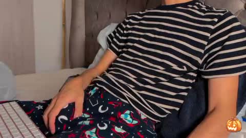 shydude666 online show from 11/02/25, 10:45