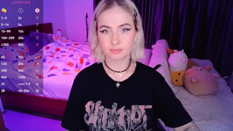 Snapshot of shyfoxxxy chatting on 12/08/24, 09:57 Effie online show from 12/08/24, 09:57