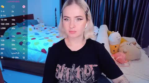 Snapshot of shyfoxxxy chatting on 12/09/24, 08:22 Effie online show from 12/09/24, 08:22