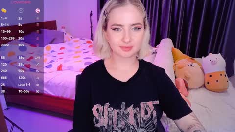 Snapshot of shyfoxxxy chatting on 12/10/24, 05:55 Effie online show from 12/10/24, 05:55