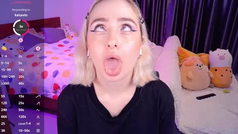 Snapshot of shyfoxxxy chatting on 12/15/24, 10:50 Effie online show from 12/15/24, 10:50